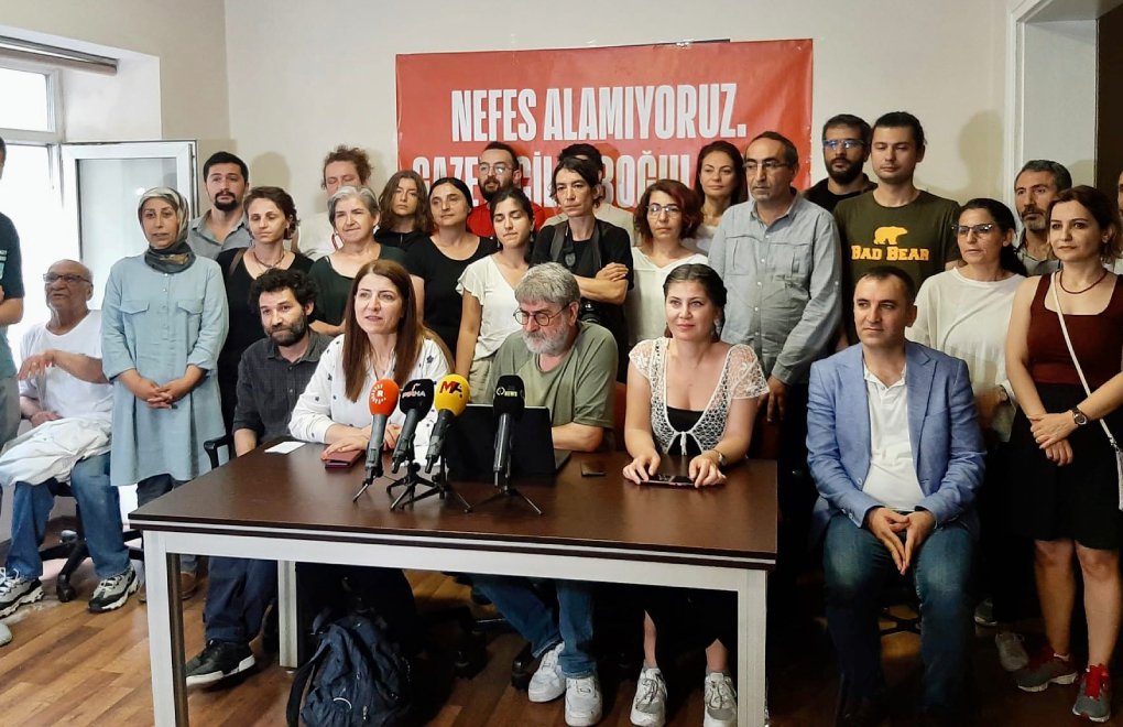 Gazeteciler Diyarbakır'da gözaltına alınan meslektaşları için biraraya geldi